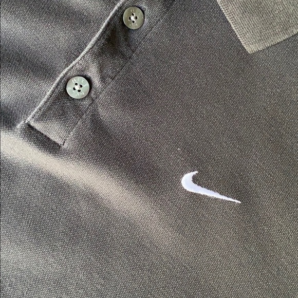 NIKE men’s golf shirt - Picture 2 of 3